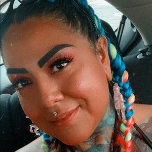 Meet your Posher, Maira